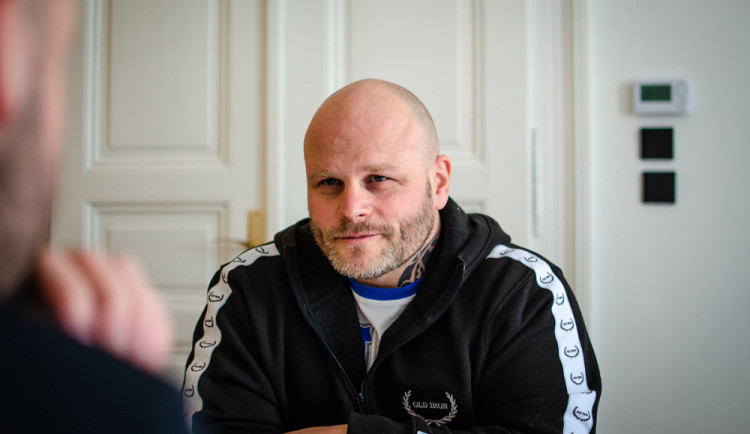 size4-1618229958599-2-mestska-policie-by-zaslouzila-lepsi-promo-lide-nas-berou-jako-botickare-rika-straznik-ktery-se-uci-o