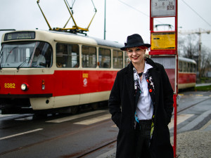 Praha je tramvajové město, říká pražská Tramvajačka Karolína z Instagramu