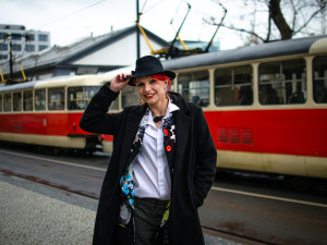 Praha je tramvajové město, říká pražská Tramvajačka Karolína z Instagramu