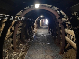 Pražští hasiči cvičili v důlních šachtách orientaci pod vodou