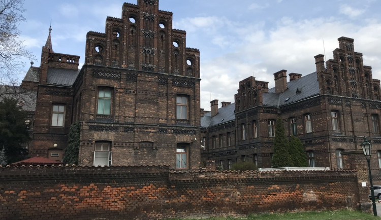 Porodnice U Apolináře patří mezi nejdéle nepřetržitě fungující porodnice na světě. Vznikla v roce 1875