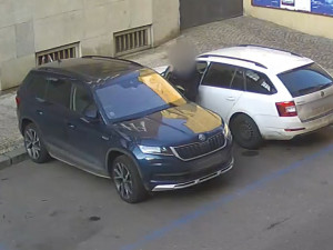 Policisté poslali do vazby 11 lidí v souvislosti s vloupáním do aut v centru Prahy