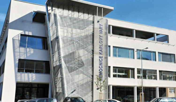 Opozice upozorňuje, že nový generální ředitel seděl v hodnotící komisi a mohl získat neoprávněnou výhodu