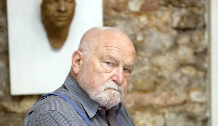 Vytvořil posmrtnou masku Jana Palacha i Pomník obětem komunismu. Olbram Zoubek by oslavil 95 let