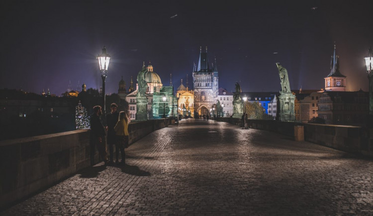 Praha dnes symbolicky na Den Země nerozsvítí 50 památek. Upozorní na problém světelného smogu