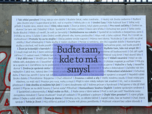 Výstava Básně z dálnice je výběrem sloganů z billboardů u českých dálnic