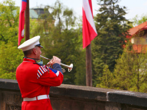 Hudba Hradní stráže obnovuje koncerty z Pražského hradu