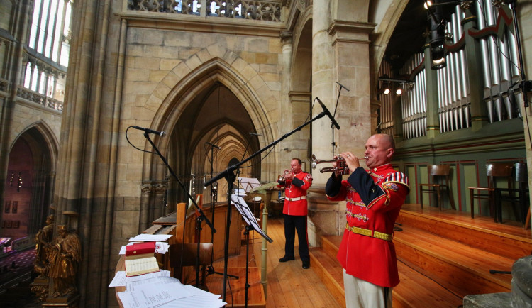 Hudba Hradní stráže obnovuje koncerty z Pražského hradu
