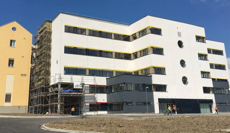 Situace v chebské nemocnici se opět dramatizuje