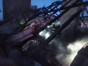 Lidé při požáru v Praze přišli o střechu nad hlavou. Radnice jim poskytla náhradní ubytování