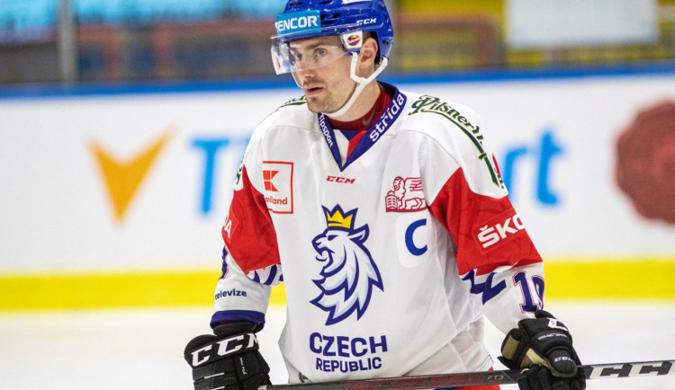 V reprezentaci pokračují tři hráči Energie, Flek hrál s kapitánským céčkem