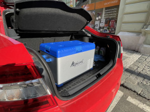 Pražští hasiči rozvezli praktikům již 18 tisíc dávek vakcíny proti koronaviru