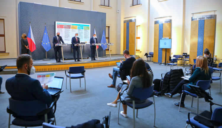 size4-16194524056252-139-kadernictvi-kosmetika-a-dalsi-sluzby-otevrou-3-kvetna-nutny-bude-negativni-test