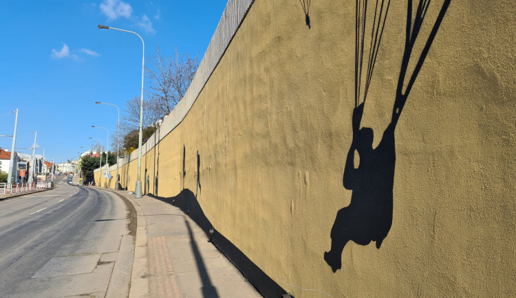 Na zdi v Praze ožívá příběh Anthropoidu. Hotovo bude do konce dubna