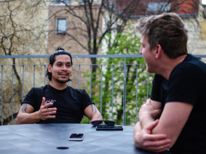 Radek vyrůstal v dětském domově, teď spolupracuje s hvězdami a je špička mezi trenéry