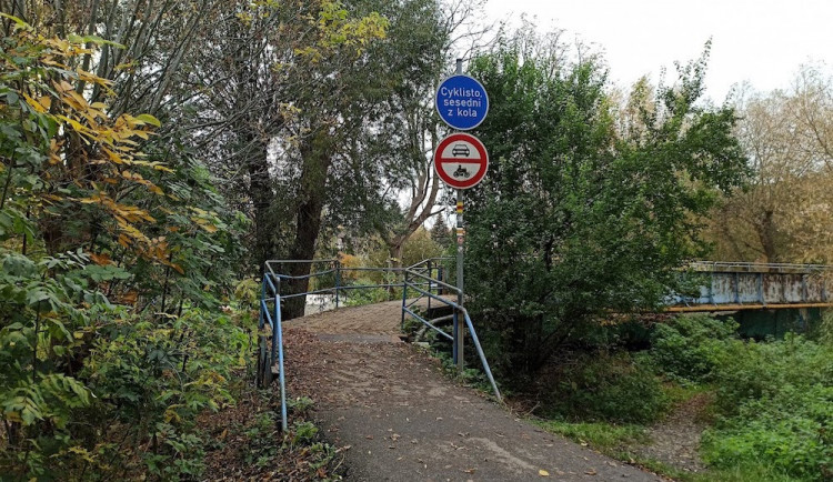 Lávka v Praze-Lipencích konečně dostane kameru. Díky výhře v soutěži Slepá místa