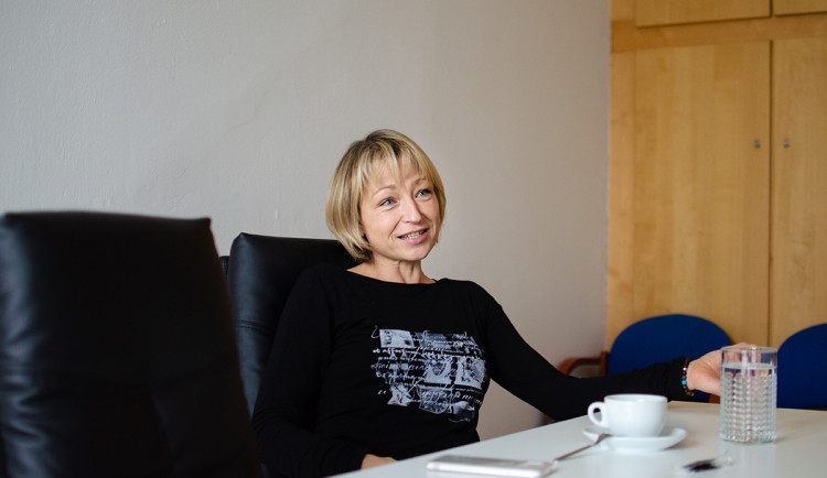 Člověk si v dnešní době uvědomí, co je důležité, a začne si vážit maličkostí, říká herečka Klára Cibulková