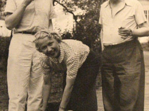 Ferdinand Peroutka Olga Scheinpflugová a Karel Čapek na Strži v roce 1938