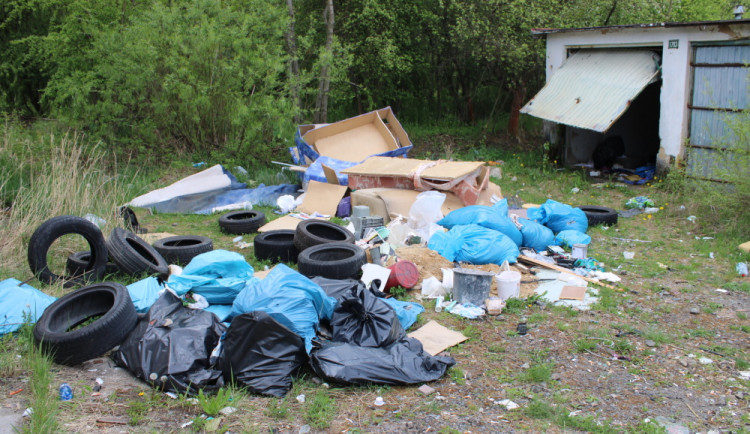 Demolice garáží se nepatrně zpozdí, město opakuje výběrové řízení