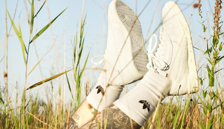 Jarní soutěž je tu. Najdi v Praze starou botu s poukazem na nákup ve Footshopu za tři tisíce