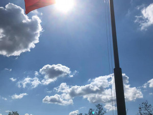 Politici si na Vítkově připomněli konec války. Zeman přijel na vozíku