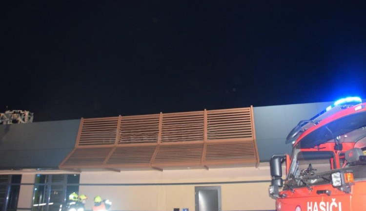 Požár restaurace McDonald's u Prahy způsobil škodu za deset milionů korun