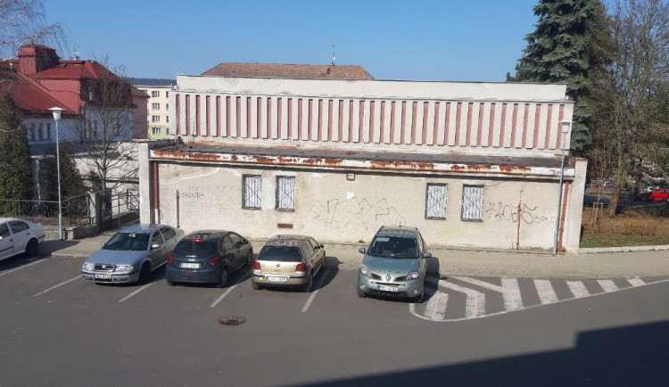 Radnice plánuje dvě stavební akce ve Staré Roli, jednou z nich je demolice kina