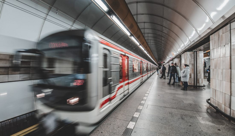 Ode dneška je prodloužen denní provoz pražského metra