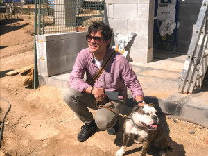 Na stavbu psího útulku ve Velkých Popovicích se přišla podívat Ivana Chýlková, Hana Holišová i David Kraus