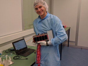 Předletové testování stanfordské družice QB50 Discovery