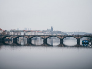 Praha se připravuje na povodně. Uzavírají se náplavky a protipovodňová vrata