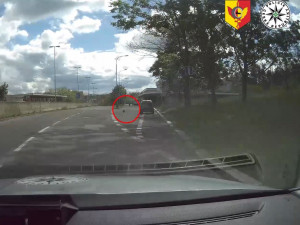 Motorkář ujížděl policii na kradené motorce. Byl na pervitinu a měl zákaz řízení