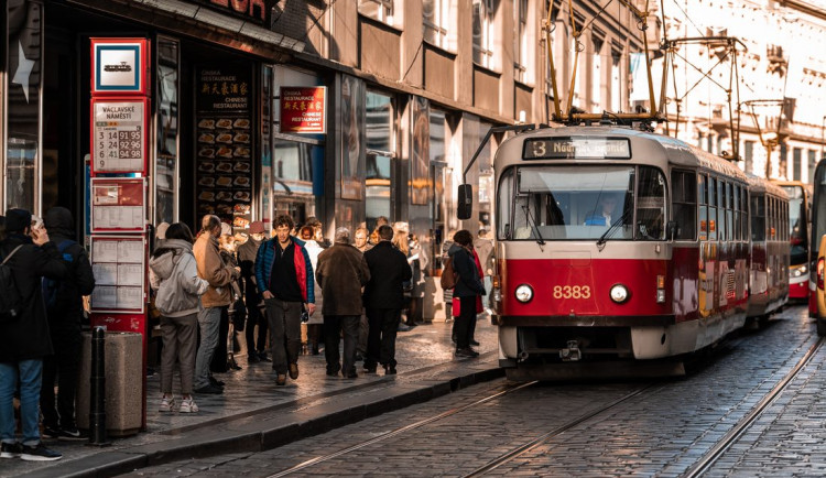 Propad příjmů z jízdenek v pražské MHD byl loni kvůli koronaviru přes jednu miliardu korun