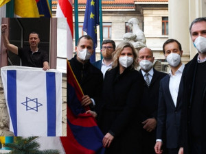 Je správné, že Praha nevyvěsila na radnici vlajku Izraele? Odpovídají zastupitelé