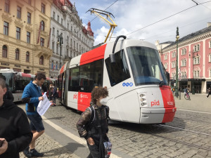 Pražský dopravní podnik představil tramvaj v nových barvách