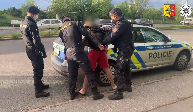 Pražští policisté zadrželi tři muže, kteří jsou podezřelí z takzvaného skimmingu