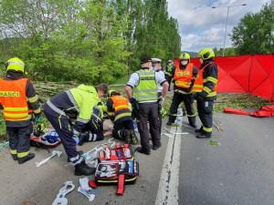 Vážnou nehodu osobního auta ve Strakonické ulici nepřežili dva lidé