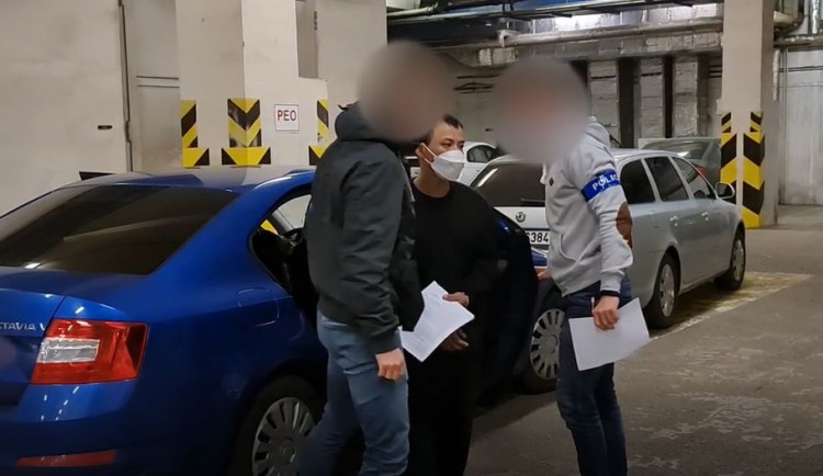 Muž zapálil byt, kde spalo pět lidí a měsíční miminko. Hrozí mu výjimečný trest