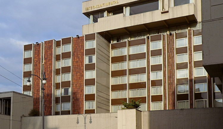 Při rekonstrukci hotelu InterContinental bylo objeveno 35 tun azbestu. Lidem nebezpečí nehrozí