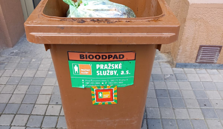 The people of Prague have improved in the sorting of biowaste.  However, they should not leave it in bags