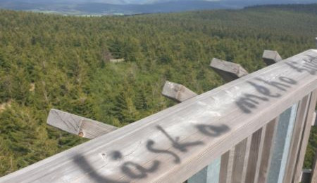 Zuzana – láska mého života. Vandal pomaloval rozhlednu na Velké Deštné