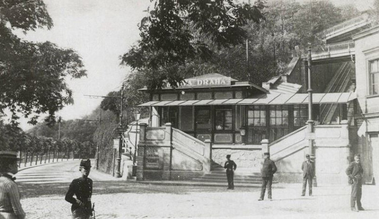 Spodní stanice lanové dráhy na Letnou v Praze kolem roku 1905