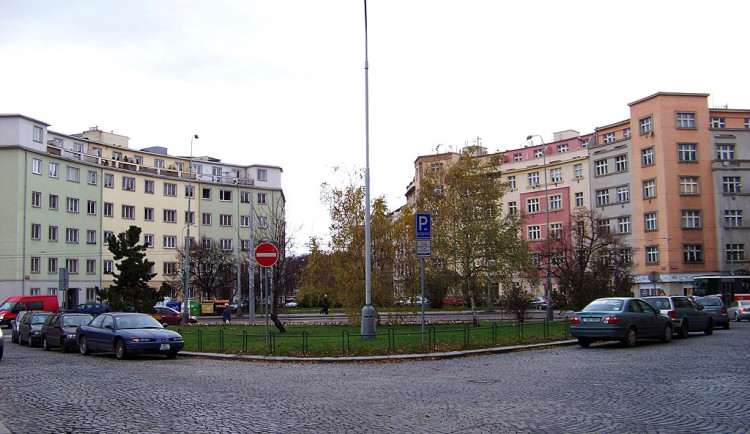 Basilejské náměstí na Žižkově čeká proměna. Vznikne zde křižovatka se semafory i veřejné prostranství