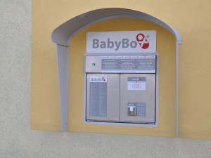 Do babyboxu v Praze někdo odložil několikadenní holčičku. Dostala zvláštní jméno
