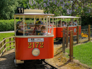 Po dvouleté pauze vyjela v sobotu v pražské zoo opět dětská tramvaj