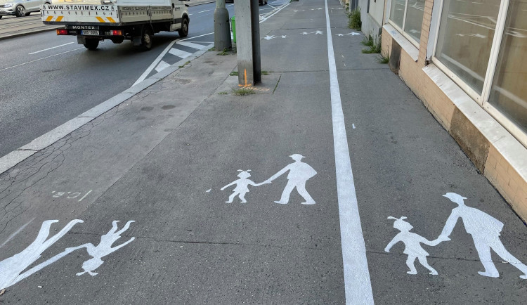 TSK rozdělilo chodníky na Žižkově napůl bílou čárou. Mysleli jsme si, že jde o recesi, říká starosta