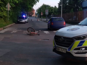 Jedenáctiletý cyklista nedal přednost autu. U nehody zasahoval vrtulník záchranné služby