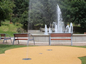 Čtyři nová vodní mlžítka jsou v Praze 2. Lidé je najdou na Ostrčilově nebo Palackého náměstí