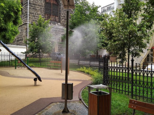Čtyři nová vodní mlžítka jsou v Praze 2. Lidé je najdou na Ostrčilově nebo Palackého náměstí