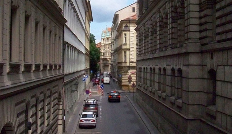 Most přes Divadelní ulici se začne opravovat 17. června. Řidiči se musejí připravit na omezení